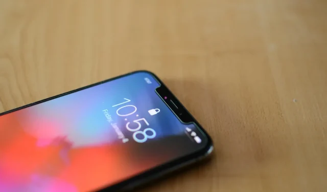 Rumor has it that Apple will make the notch on the iPhone 14 Pro a single tablet shape.