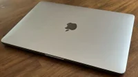 Méně flash čipů dělá MacBook Pro M2 256GB SSD pomalejším