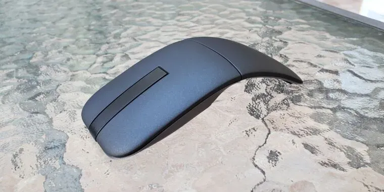 Review: Dell MS700 Wireless Mouse has a tricky salon trick, but limited use