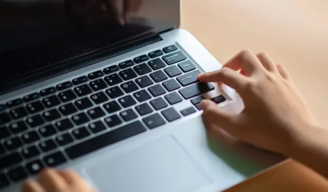 Warum versetzen andere Geräte Ihren Laptop in den Ruhezustand?