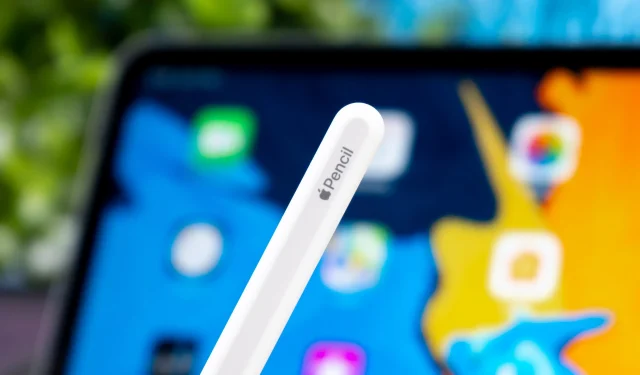 iPadOS 16.4 為 Apple Pencil 懸停功能添加了傾斜和方位角支持。