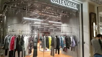 차례로 명품 브랜드 Balenciaga는 암호 화폐 결제를 허용합니다.