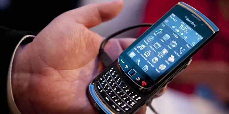 BlackBerry sells patents for mobile devices and instant messengers for $600 million