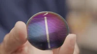 „Blue Origin“ gamina saulės baterijas, tirpdydamas imituotas mėnulio dulkes