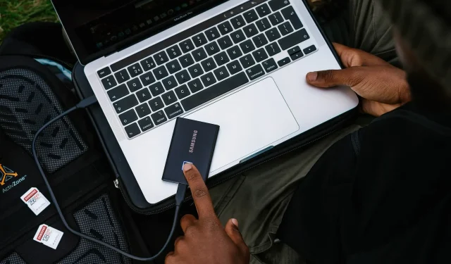 Så här fixar du en hårddisk, flashenhet, SSD, telefon eller annan USB-enhet som inte ansluts till din Mac eller fortsätter att kopplas ur