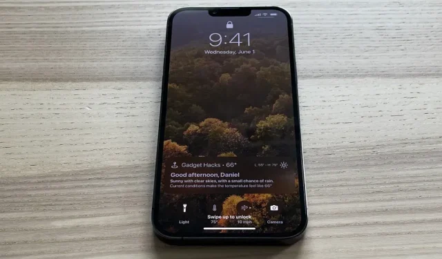 Sådan får du iOS 16 Weather Lock Screen Live Wallpaper på din iPhone i iOS 15