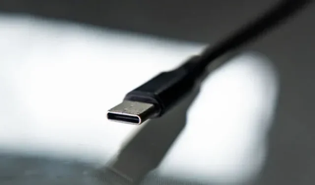 Apple pode ficar mais difícil abandonar USB-C no iPhone enquanto o Brasil considera mandato