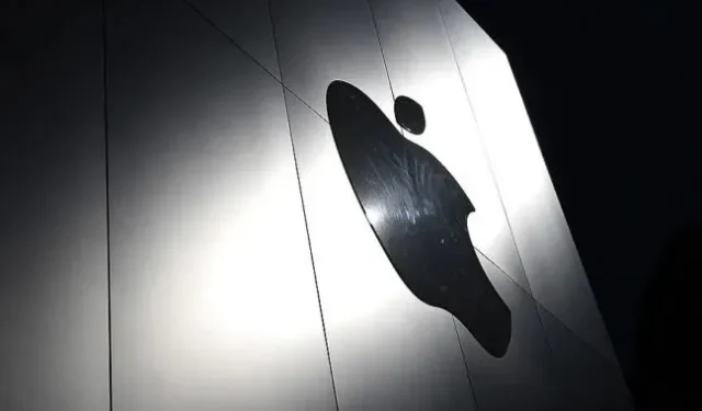 Darbuotojų protestai ir plačiai paplitusios ligos privertė „Apple“ išbandyti „iPhone“ gamyklą