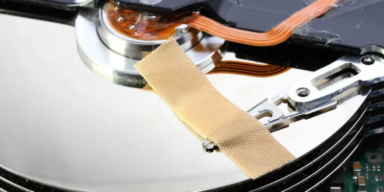 The average life of hard drives does not exceed 3 years according to a study of 2007 failed drives