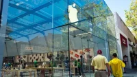 Злодії з ванної кімнати нібито вкрали iPhone на 500 000 доларів з Apple Store