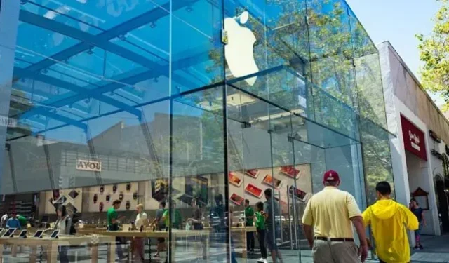 애플 스토어에서 50만 달러 상당의 아이폰을 훔친 욕실 도둑