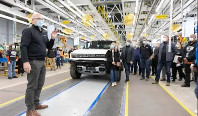 GM pradeda savo pirmųjų elektrinių Hummerių tiekimą