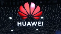 „Huawei“ sulankstomas telefonas yra plonesnis, lengvesnis ir turi daugiau baterijos nei „Samsung“.