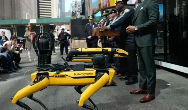 ニューヨーク市警ロボコップ：重量400ポンドの巨大ロボットがニューヨークのパトロールを開始
