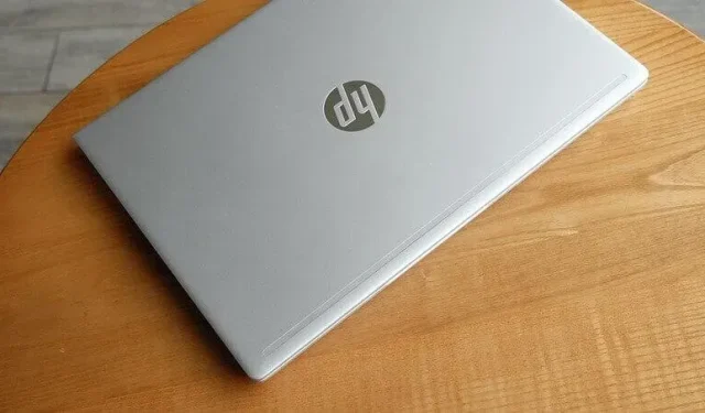 Sådan fabriksindstilles en HP bærbar computer, der kører Windows