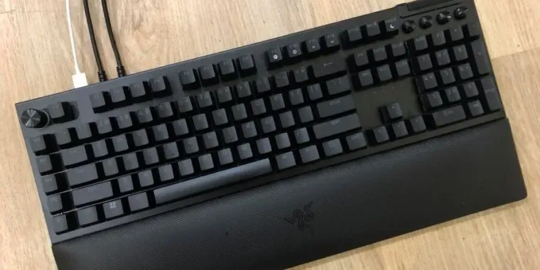 Razer BlackWidow V4 Pro review: More than enough buttons, too much software