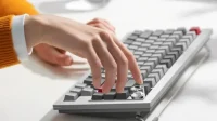 OnePlus представляє свою першу механічну клавіатуру: розкладка Mac, настроювані перемикачі