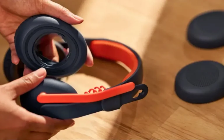 Logitech Zone Learn is a headset conceived and designed for the little ones