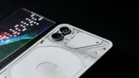 Video Nothing Phone (1) ukazuje zářící komponenty zadního panelu před uvedením 12. července