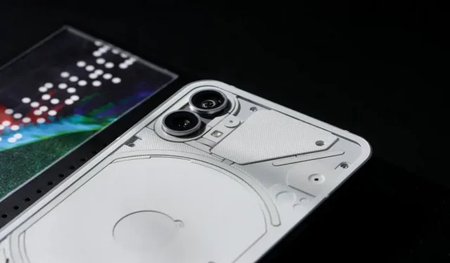 El video de Nothing Phone (1) muestra componentes brillantes del panel posterior antes del lanzamiento del 12 de julio