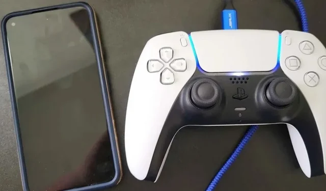 Подключите контроллер Sony DualSense к телефону Android через Bluetooth или USB-кабель.
