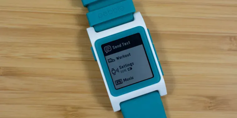 Pebble smartwatch 2013 updated to work with Pixel 7 2022