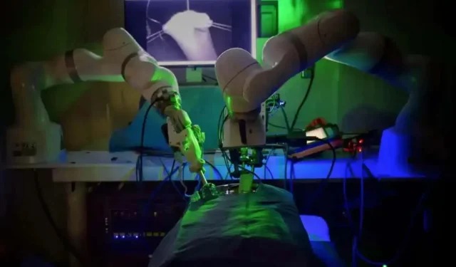 Šie chirurginiai robotai gali dirbti be žmogaus pagalbos