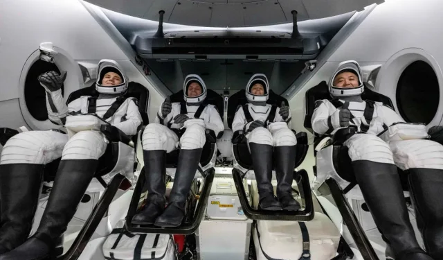 SpaceX Crew-5 missioon naaseb Maale pärast viit kuud kosmoses viibimist
