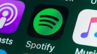 Spotify beschuldigt Apple ervan te voorkomen dat het zijn audioboekaanbod uitbreidt