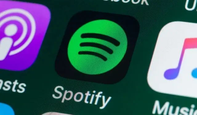 Spotify syyttää Applea siitä, että se on estänyt sitä laajentamasta äänikirjatarjontaansa