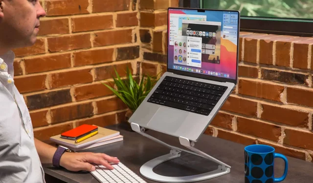 Нова підставка Curve Flex від Twelve South для MacBook ідеально підходить для встановлення двох екранів.
