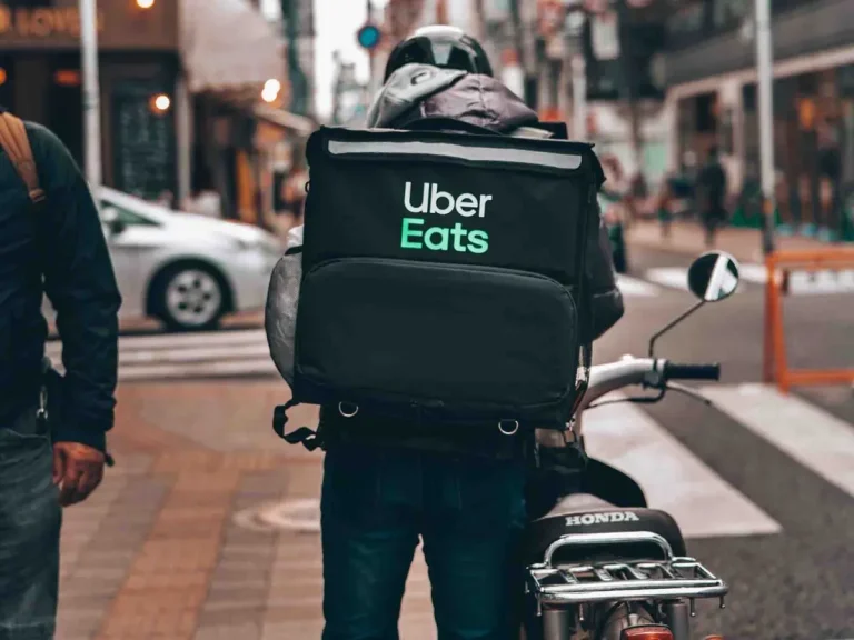 Uber Eats now shows users what people delivering personal data can see