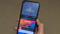 De modus voor één hand gebruiken op Pixel en andere Android 12-telefoons om het gemakkelijker te maken om de bovenkant van het scherm te bereiken