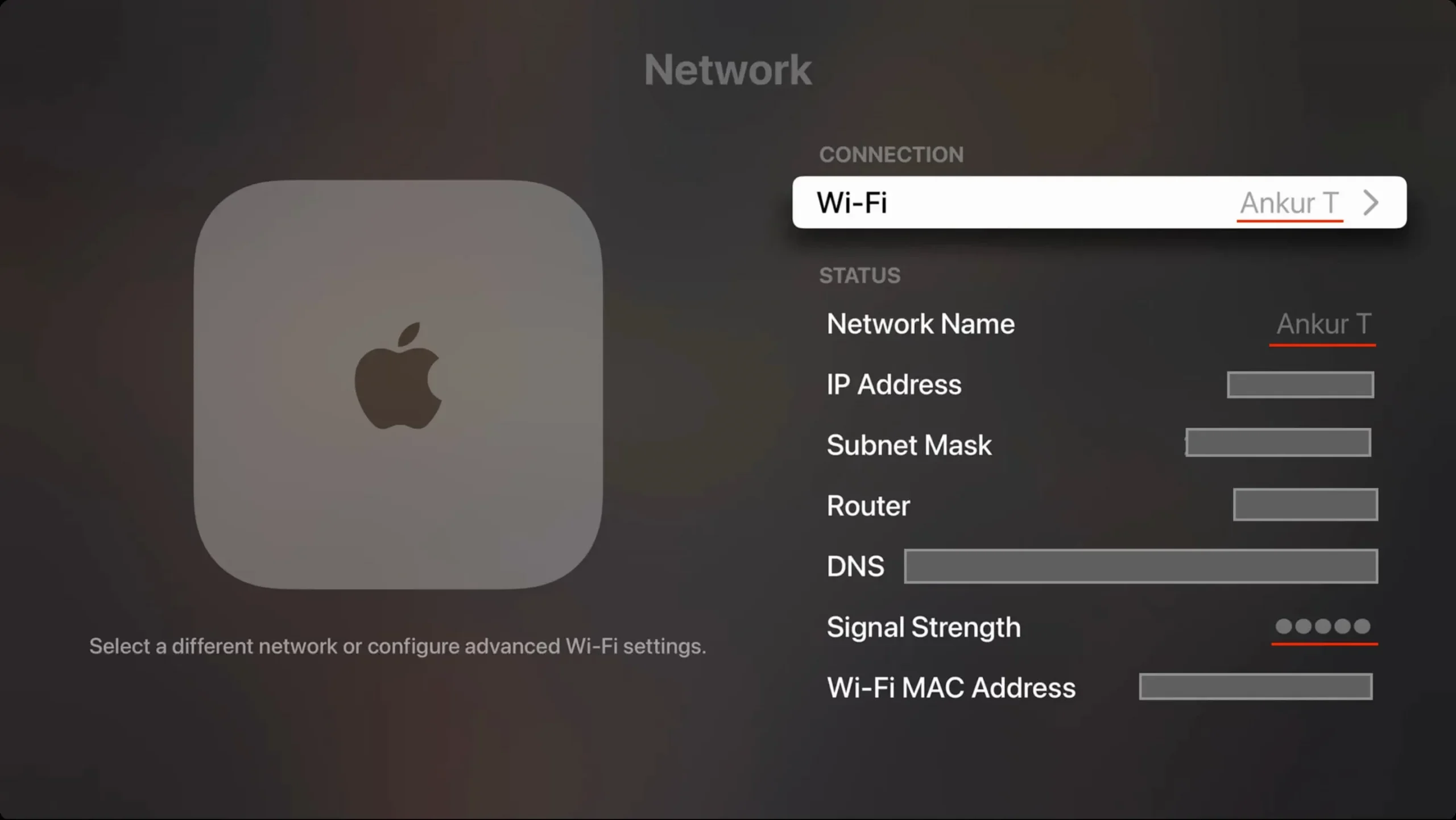 „Apple TV“ „Wi-Fi“ nustatymų ekranas, kuriame rodomas prijungtas „Wi-Fi“ tinklas ir „Wi-Fi“ signalo stiprumas