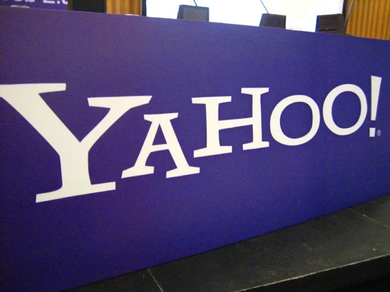 Yahoo mass layoffs, 20% payroll hit