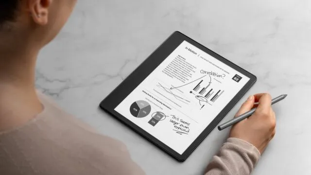 Amazon의 Kindle Scribe는 펜과 필기 지원이 번들로 제공되는 10.2인치 e-ink e-reader입니다.