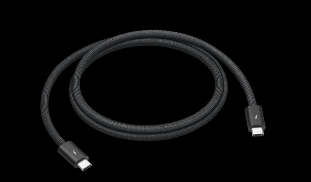 iPhone 15 Pro 및 Pro Max는 10Gb/s USB-C 데이터 전송 속도를 지원하지만 사용자는 상자에 USB 2.0 케이블을 받게 됩니다.