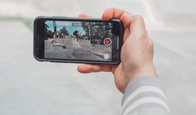 팁: 액션 모드를 사용하여 iPhone 카메라로 녹화한 확대된 비디오를 안정화하세요.