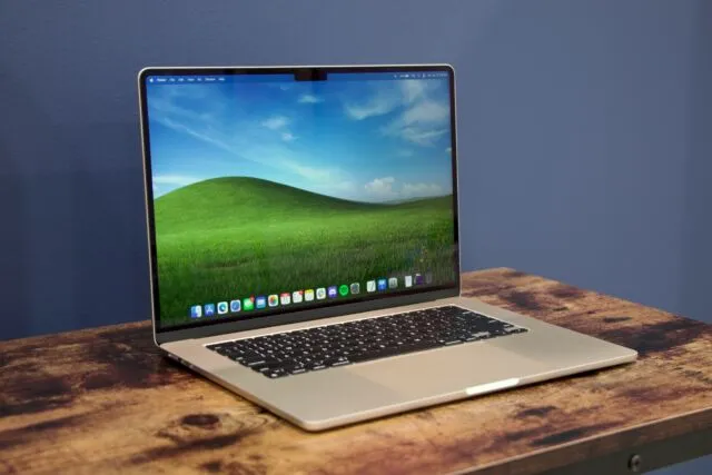 Applen 15 tuuman MacBook Air.  Vanhojen Mac-tietokoneiden omistajille olisi mukavaa saada Applen siunattu tapa pitää vanhat laitteistot ajan tasalla sen sijaan, että vaatisi laitteistopäivitystä tai mutkatonta ratkaisua.