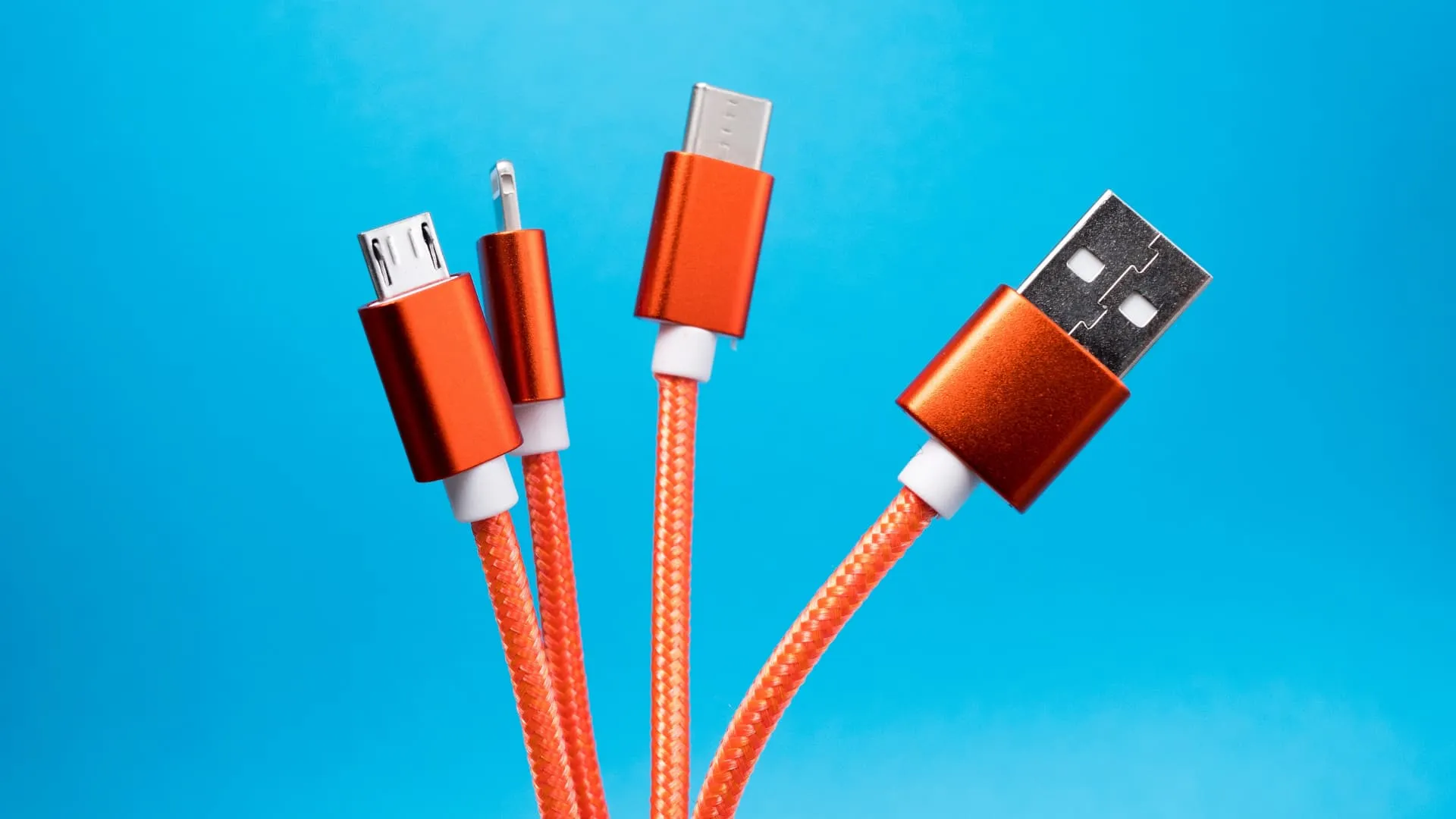 USB C-, Lightning-, Micro USB- ja USB A -porttien kaapeli