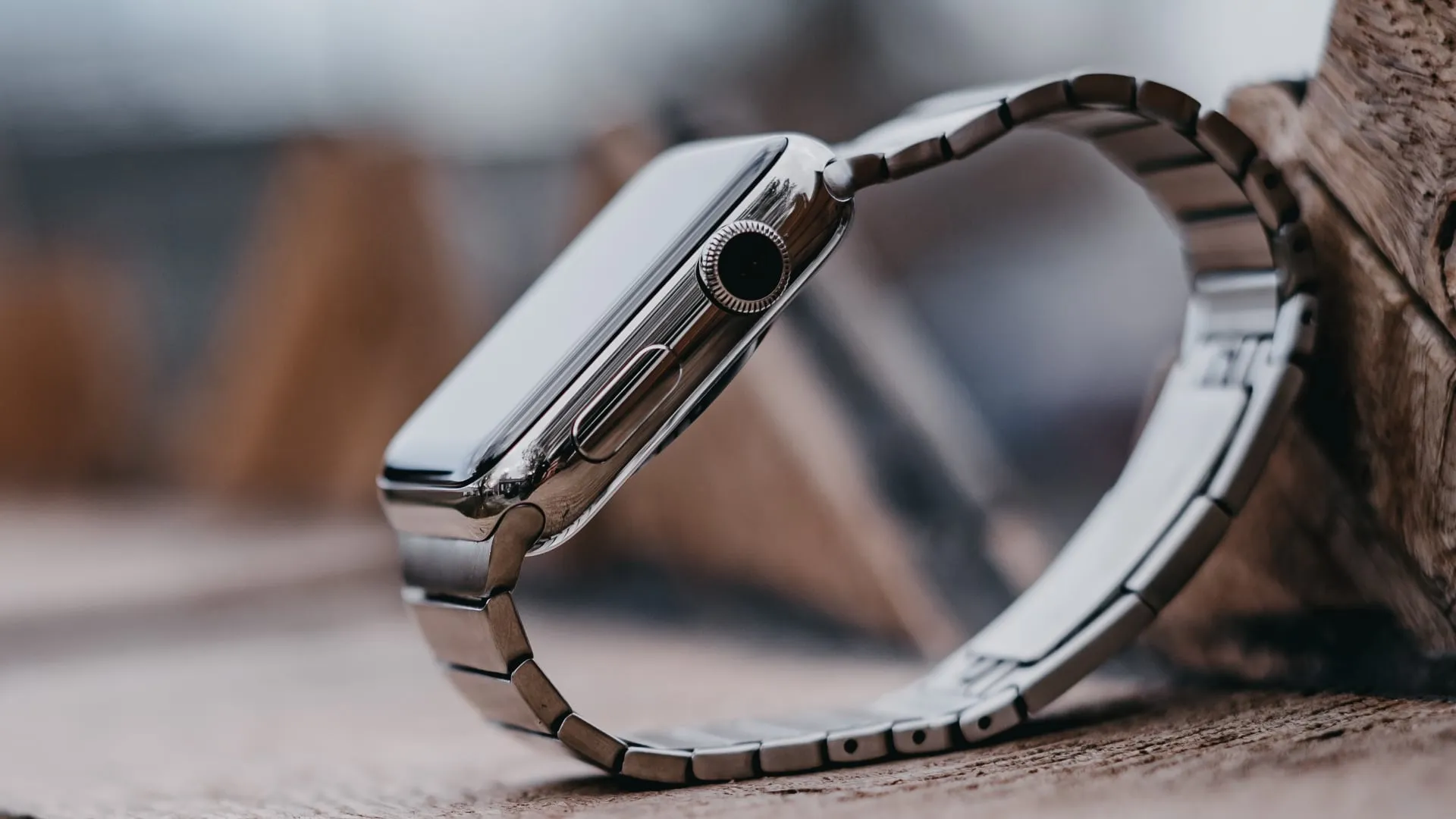 Apple Watch Series 4 z paskiem ze stali nierdzewnej