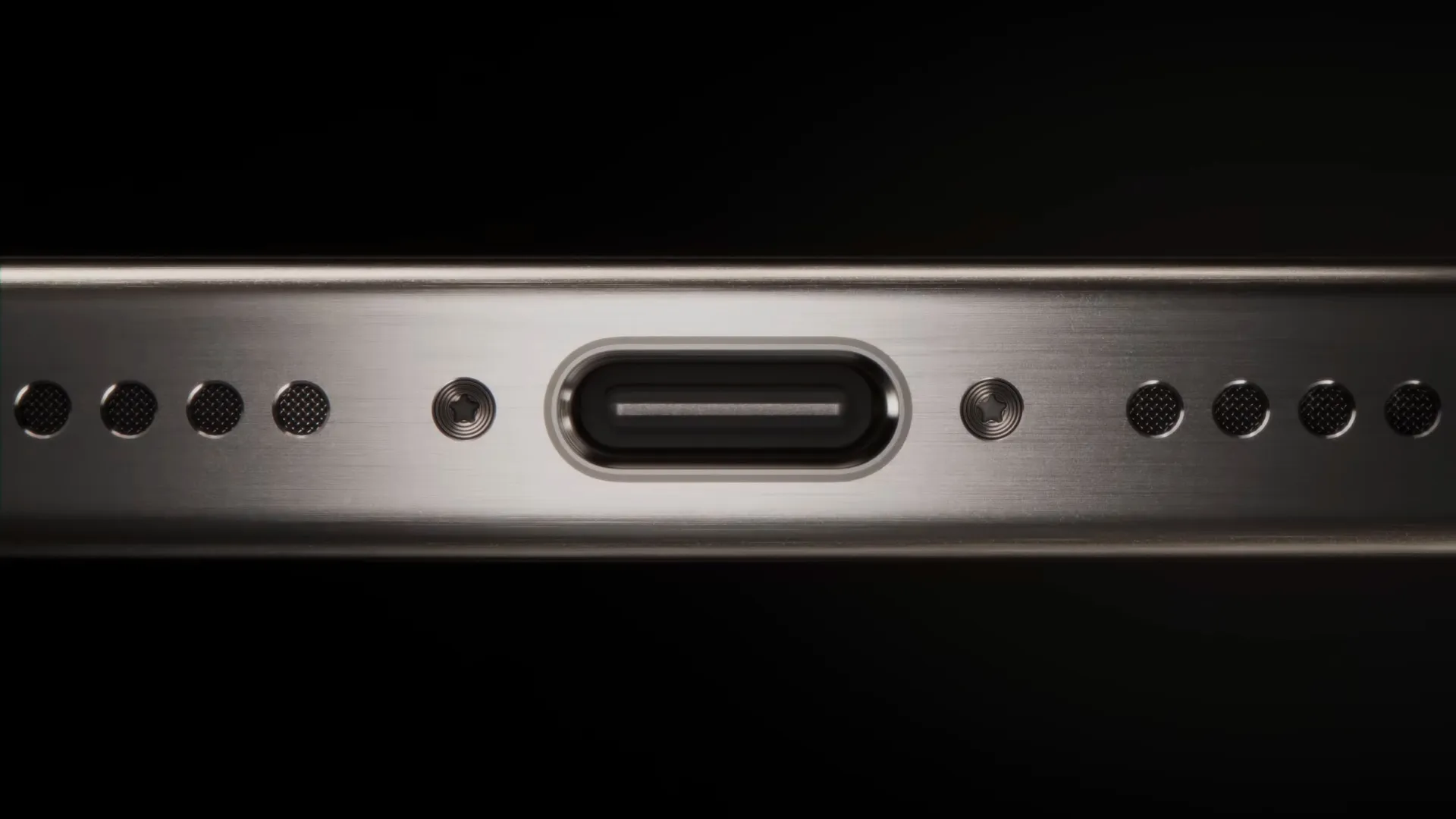 Nahaufnahme des USB-C-Anschlusses am iPhone 15 Pro Max