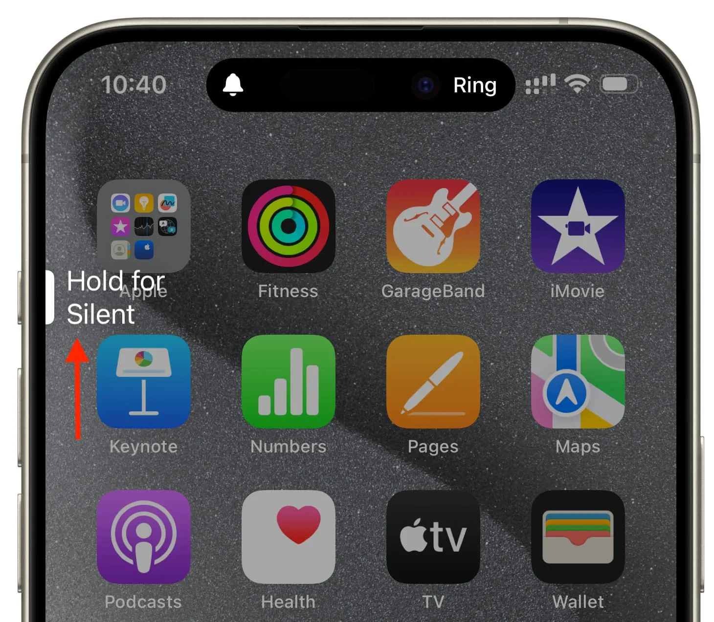 iPhone 15 Pro Max의 액션 버튼을 길게 눌러 사용하세요.