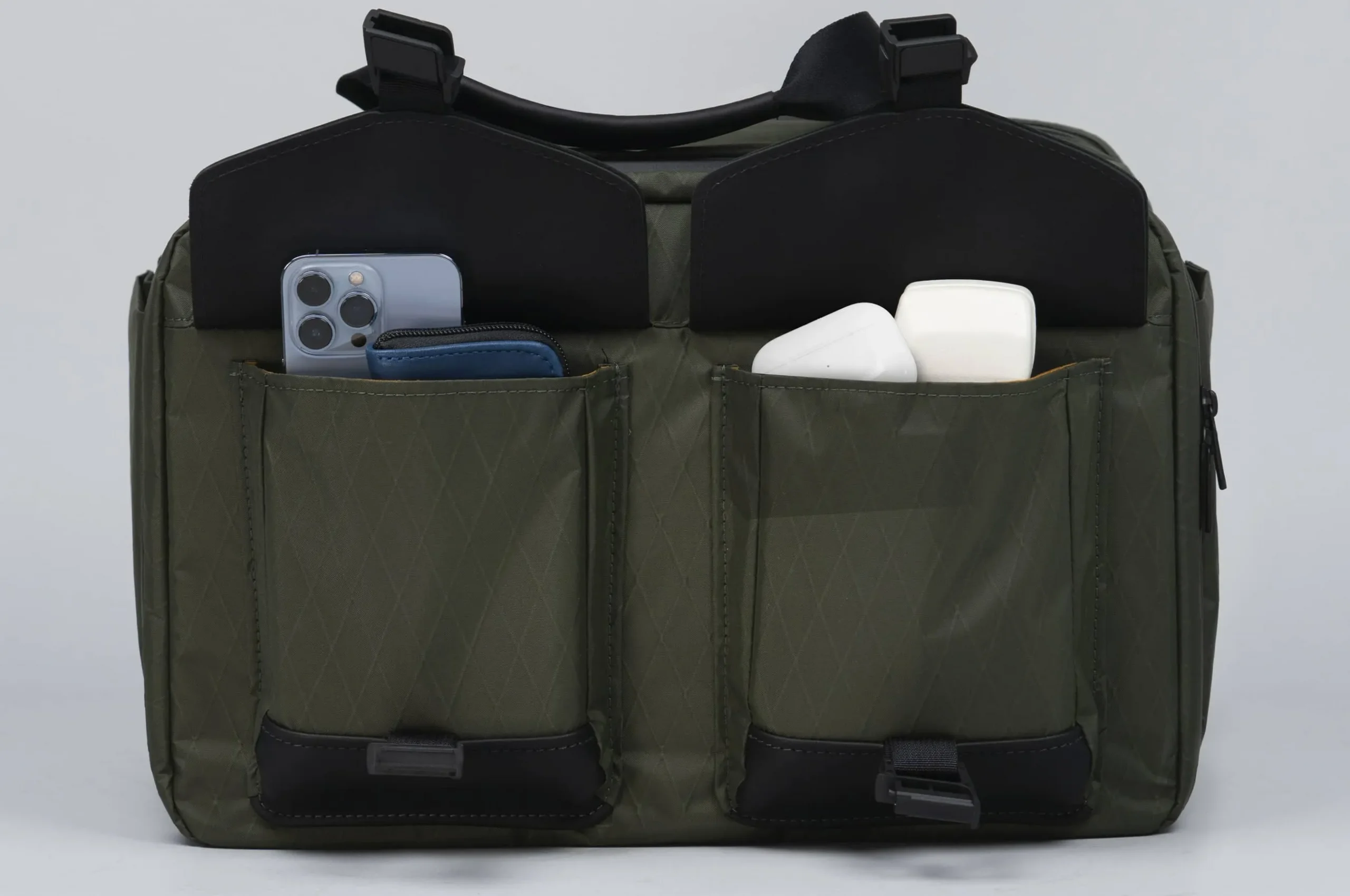 WaterField Design の X-Air トラベル バッグのフロント ポケット