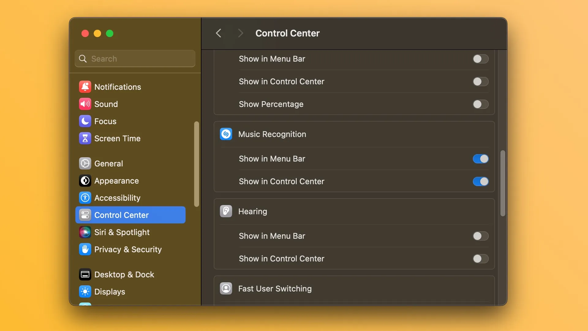 L'application Paramètres système du Mac affichant la reconnaissance musicale activée pour la barre de menus et le centre de contrôle