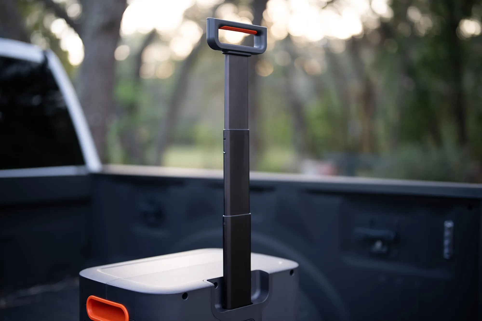 Jackery 3000 Pro retractable handle. Jackery 3000 Pro retractable handle.