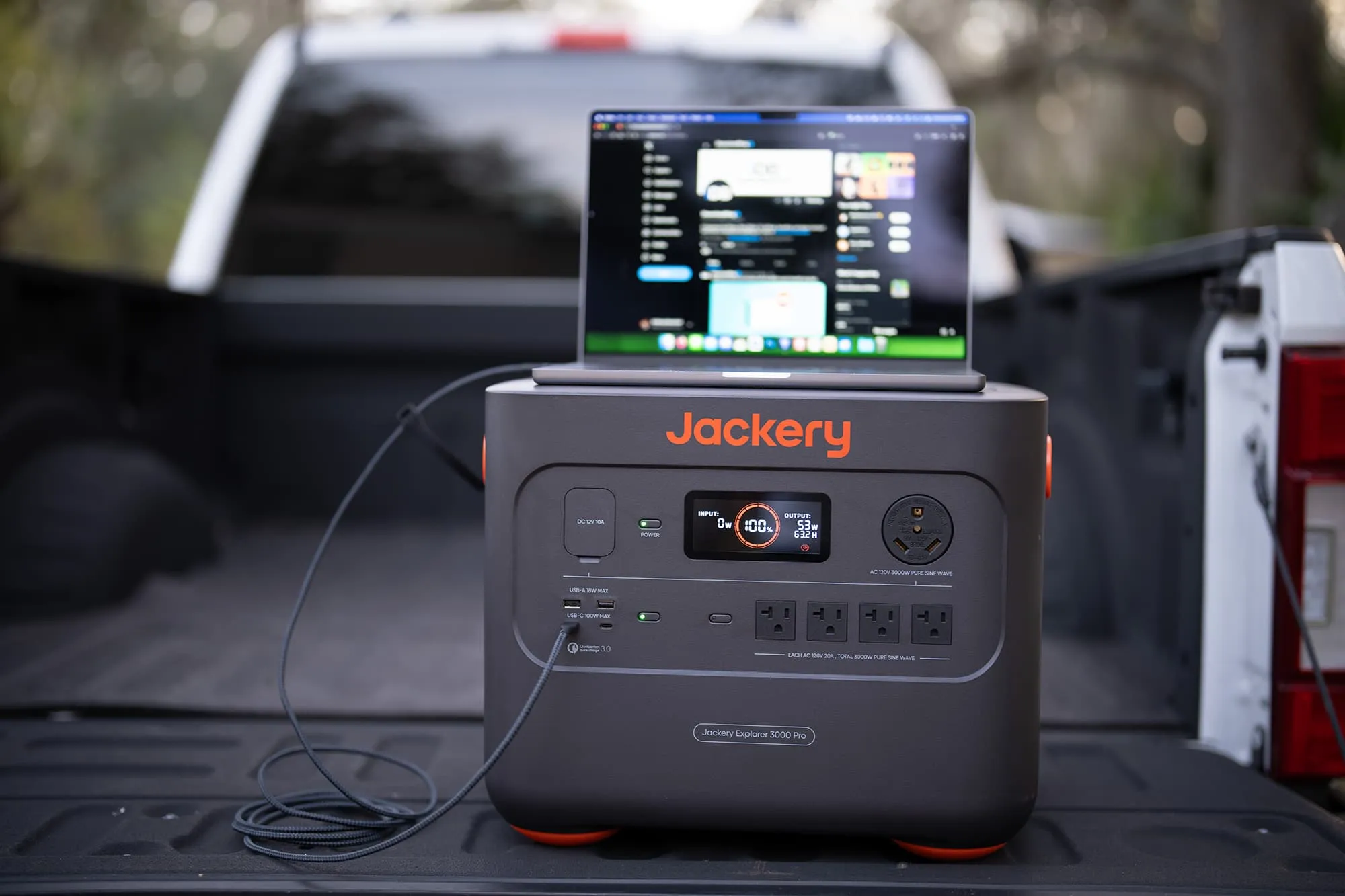 Jackery 3000 Pro charging MacBook Pro outdoors. Jackery 3000 Pro charging MacBook Pro outdoors.