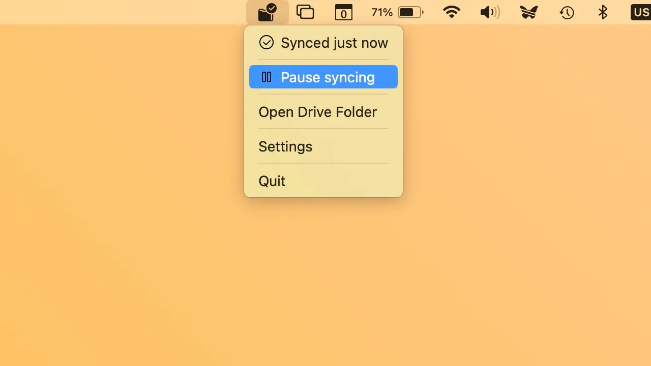 Пункт меню macOS Proton Drive с выделенной опцией «Приостановить синхронизацию»
