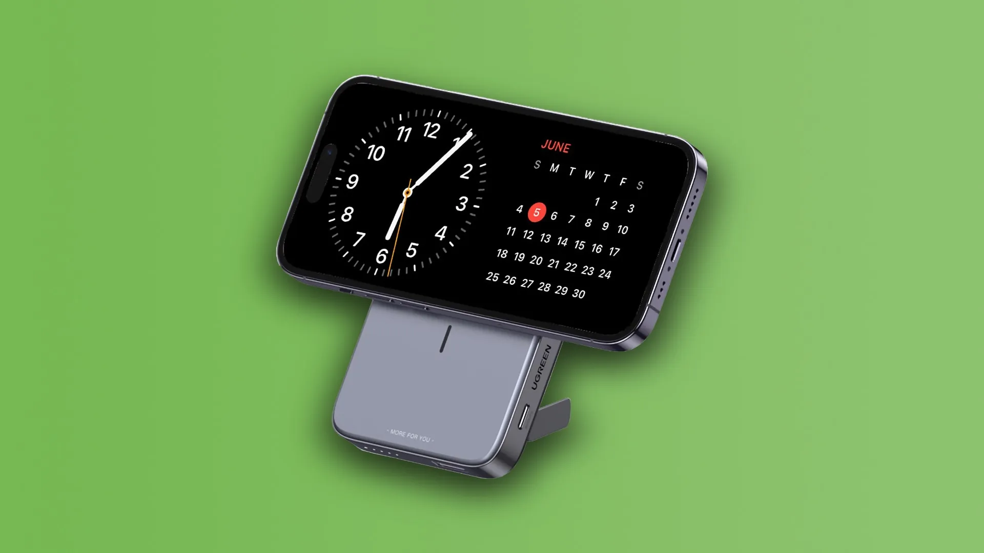 Ugreens MagSafe-Akku mit klappbarem Ständer und iPhone im StandBy-Modus
