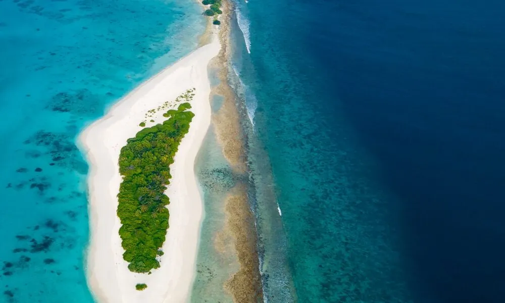 Fondo de pantalla de isla y mar